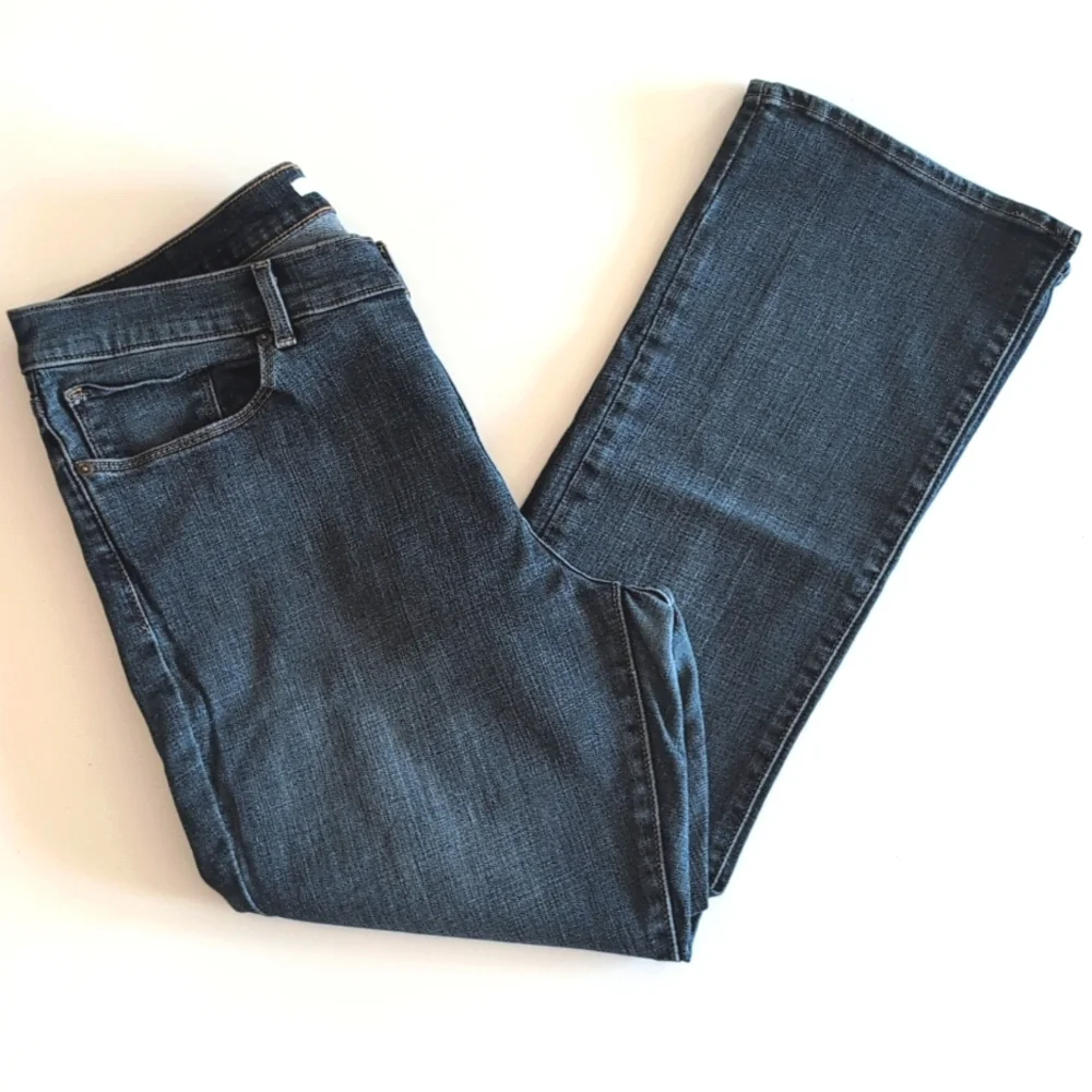 Levi Strauss & Co. Original Riveted Classic Boot blue jeans. 16S 33 x 30